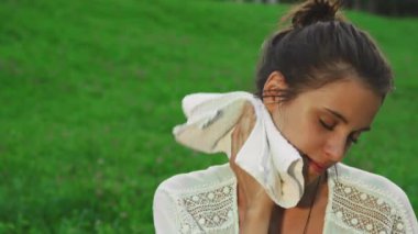 Kız yüzünden ter bezleri