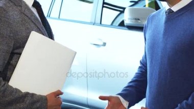 Anahtarları yakın çekim aktarma