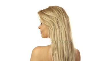 Güzel bir kız önce onu geri ile ekrana anlamına gelir ve sonra yüzünü döner