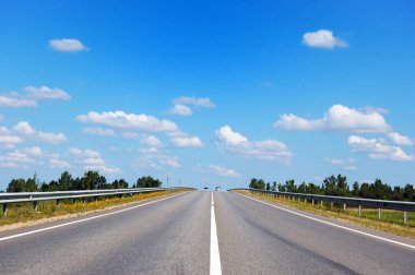 İki araba ters yönde giden yol