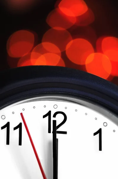 Biuro zegar o pokazanie północy — Zdjęcie stockowe