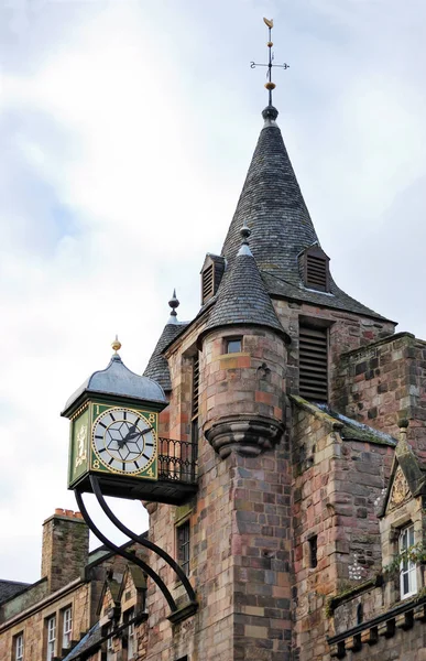 卡农市政厅的时钟，皇家一英里，爱丁堡 图库图片