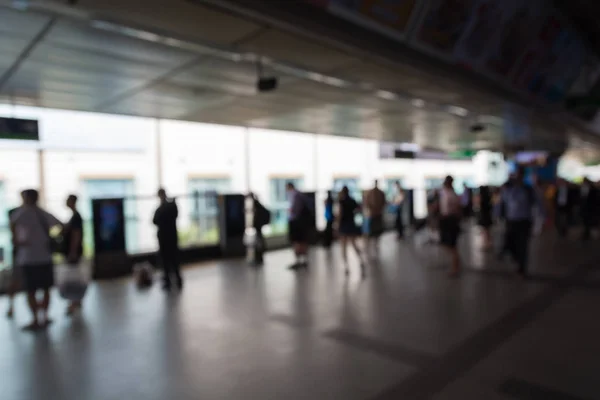 Rozostření pozadí Skytrain stanice — Stock fotografie