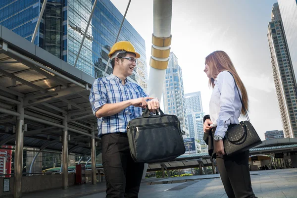 Businessman or Architect and Secretary or Assistant talking whil — Stock Photo, Image