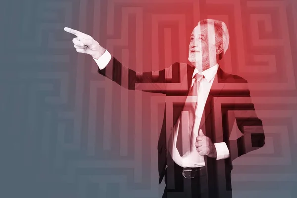 Doppelbelichtung von Geschäftsmann im Prozess mit Labyrinth — Stockfoto