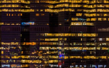 Arka ofis binası kızdırma, gece 