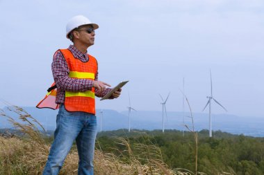 Erkek mimar mühendis ya da işadamı giyim kask anket Rüzgar 