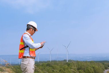 Erkek mimar mühendis ya da işadamı giyim kask anket Rüzgar 