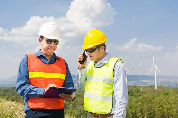 Ingenieur und Architekt bei der Arbeit — Stockfoto