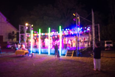 Soyut bir bulanıklık arka plan Neon bulanıklık dekorasyon ışık Tay geleneksel dans sahne alanı'nda Tay Yeni yıl Festival, tapınak Fuarı veya Songkran gün kutlama olarak bokeh ile