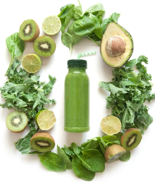 Smoothie verde em garrafa — Fotografia de Stock