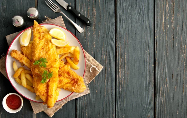 Piatto di fish and chips — Foto Stock