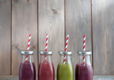Şişe pipet ile smoothies 
