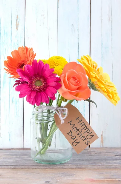 Anyák napi ajándék virágok — Stock Fotó