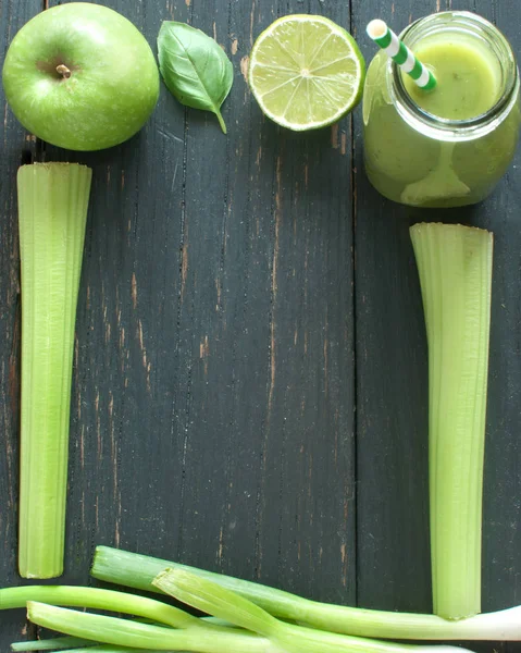 Cadre d'ingrédients de jus vert — Photo