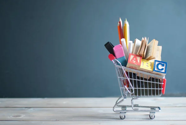 Back to school shopping cart — Stock Photo, Image