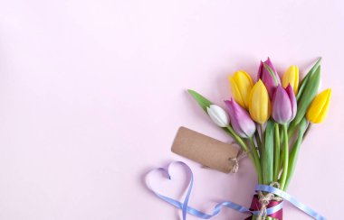 Bahar hediyelik çiçekleri