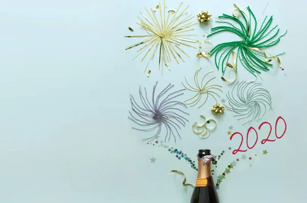 Exhibición de fuegos artificiales de champán decorativo 2020 — Foto de Stock