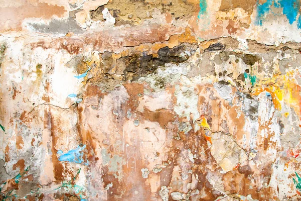 Сильно Разрушенная Грязная Стена Цветными Пятнами — стоковое фото