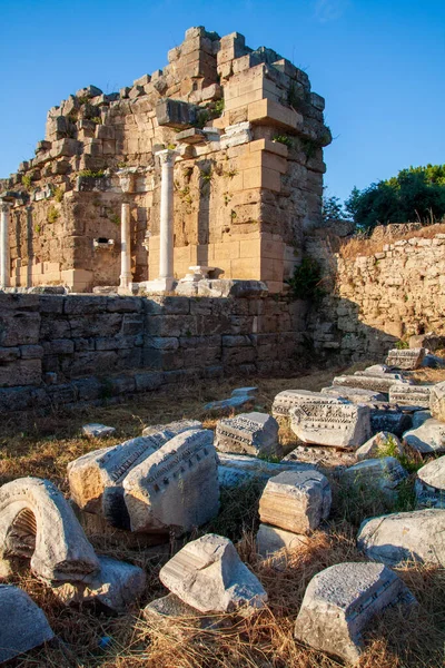 Antiguas Ruinas Side Fragmentos Mármol Tallado —  Fotos de Stock
