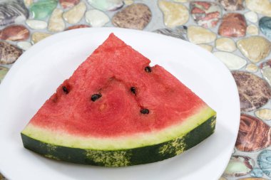 karpuz dilimleri taş