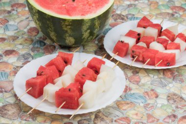 karpuz dilimleri taş