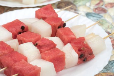 karpuz dilimleri taş