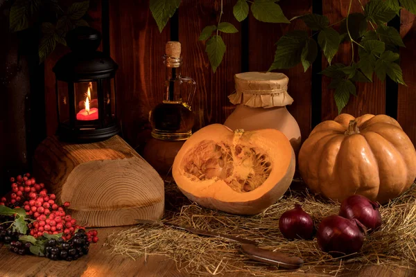 Kabak sebze ve bir mum ile