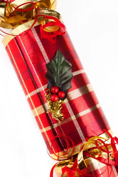 Christmas cracker na bílém pozadí — Stock fotografie