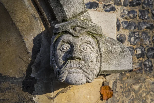 Горгульї на Waltham Abbey церкви — стокове фото