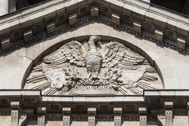 St Paul Katedrali cephesinde Phoenix heykel