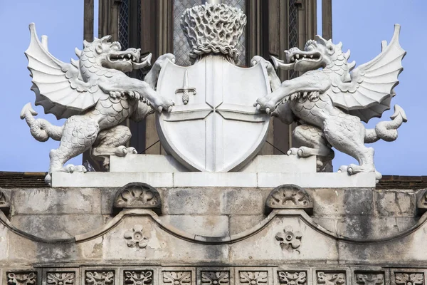 Cidade de Londres Crest Escultura em Guildhall, em Londres — Fotografia de Stock