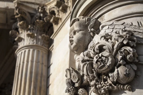 Szczegółowe rzeźby na zewnątrz St Pauls Cathedral w Korea — Zdjęcie stockowe