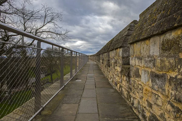 Medeltida mur av Lincoln slott — Stockfoto