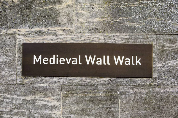 Middeleeuwse muur lopen in Lincoln — Stockfoto
