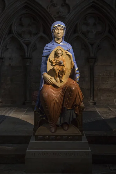 Virgin Mary Sculpture at Lincoln Cathedral — Stock Photo, Image