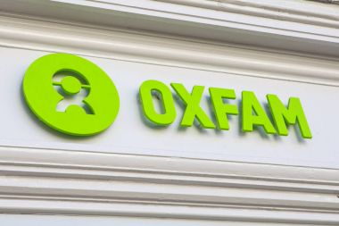 Oxfam logosuna Shopfront