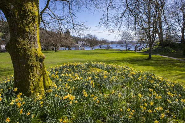 Jezioro Windermere wiosną — Zdjęcie stockowe