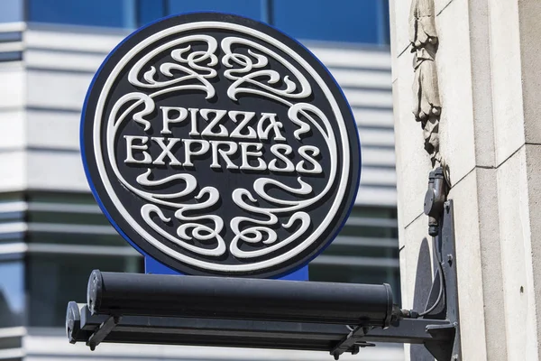 Ресторан Pizza Express — стоковое фото