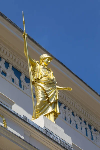 Athena statue im athenaeum club in london — Stockfoto