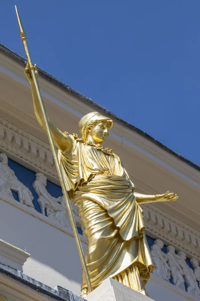 Estátua de Athena no Athenaeum Club em Londres — Fotografia de Stock