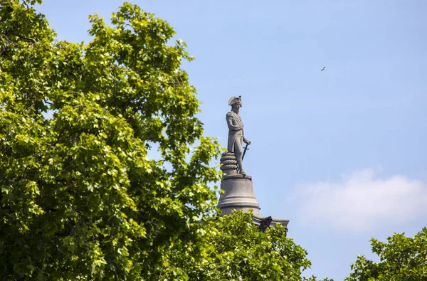 Statua Nelson in cima alla colonna di Nelsons a Londra — Foto Stock