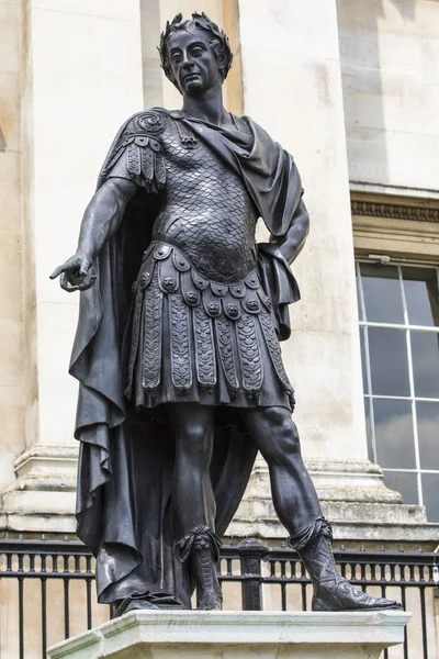 James Ii heykeli Londra'daki National Gallery — Stok fotoğraf