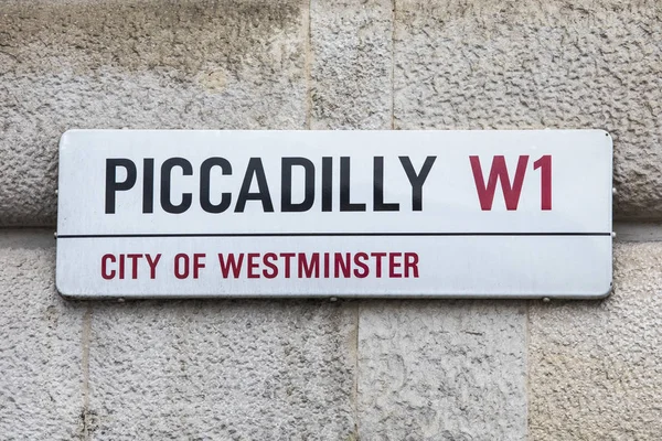 Piccadilly Straßenschild in London — Stockfoto