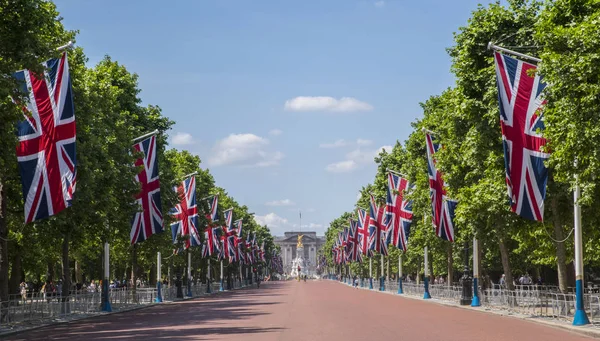 De Mall en Buckingham Palace in Londen — Stockfoto