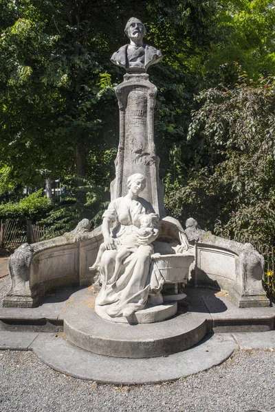 Alexandre Desrousseaux Monument in Lille — Stockfoto