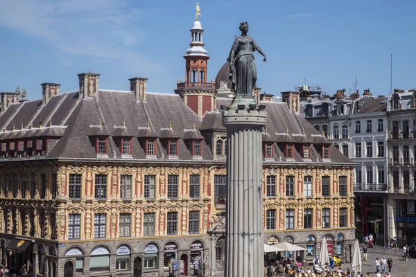 Coluna da Deusa e Vieille Bourse em Lille — Fotografia de Stock