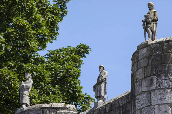 Sculptures on Bootham Bar in York — Stock Photo, Image