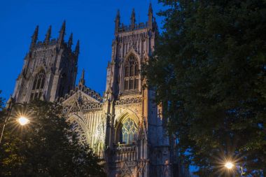 York Minster alacakaranlıkta