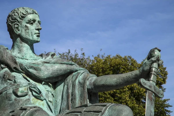 Büyük Konstantin heykel York